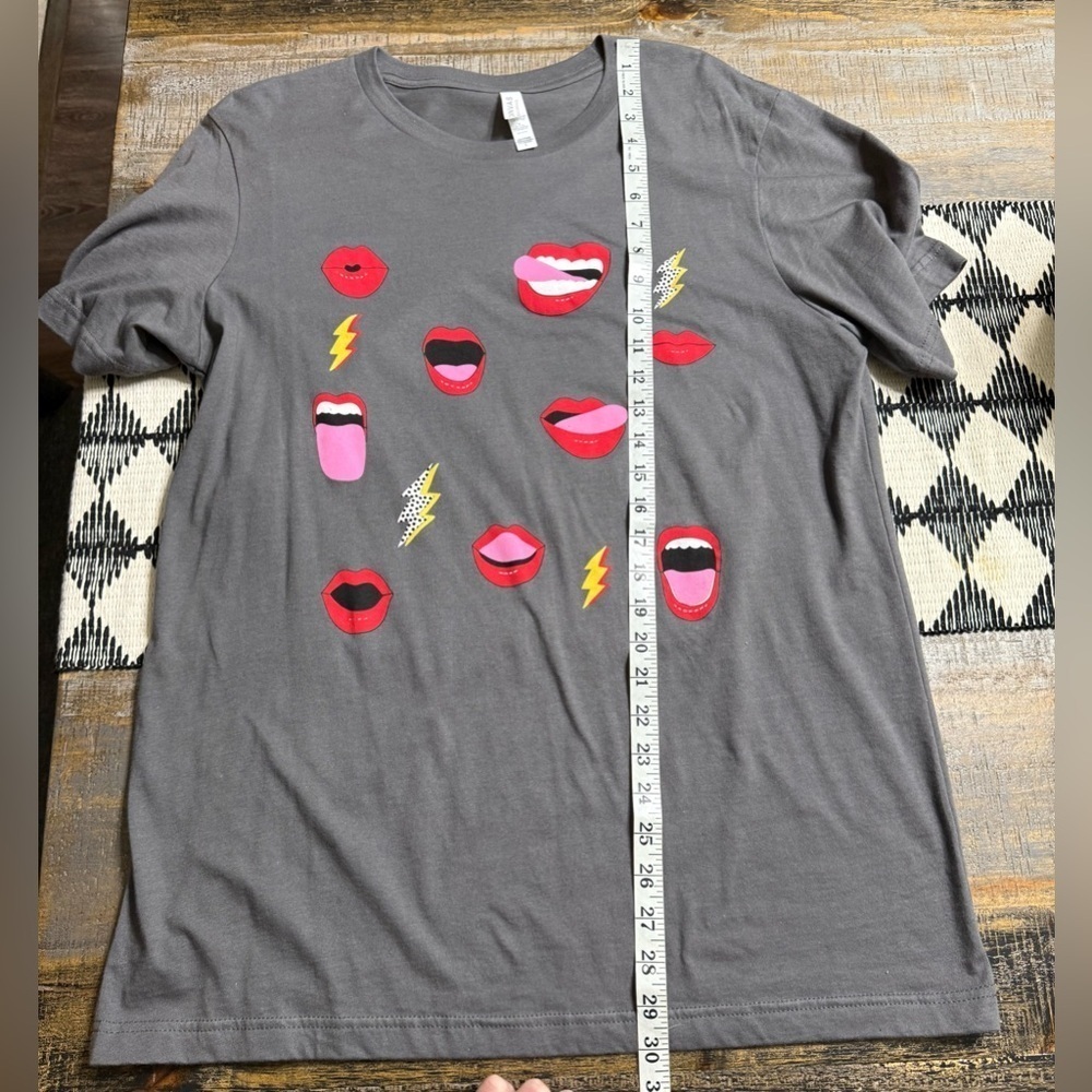 Bella Canvas Graphic lips T-Shirt - Picture 8 of 8